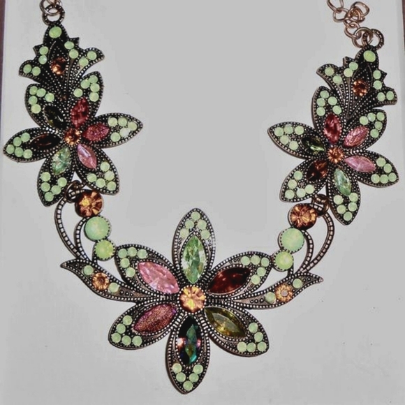 NEW Floral Crystal Marquise Statement Necklace - Picture 6 of 9